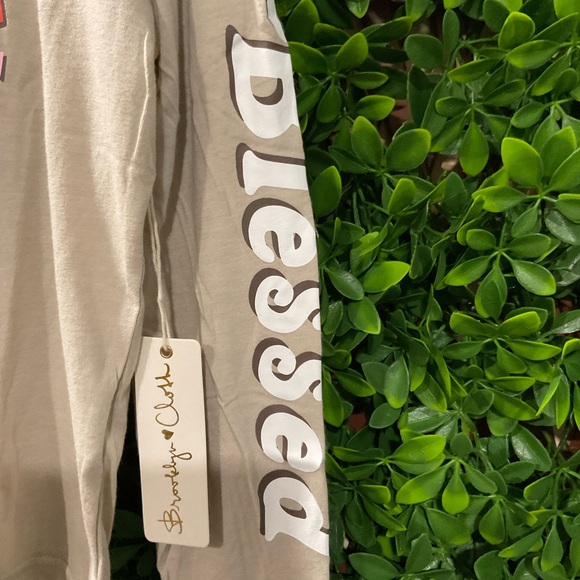 BNWT Beige 'Blessed' Long Sleeve Shirt Small - Picture 5 of 5